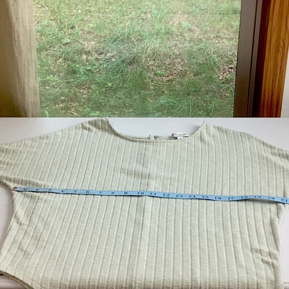 Green Envelope Women’s Size Medium Long Sleeve T-shirt. - Picture 7 of 10